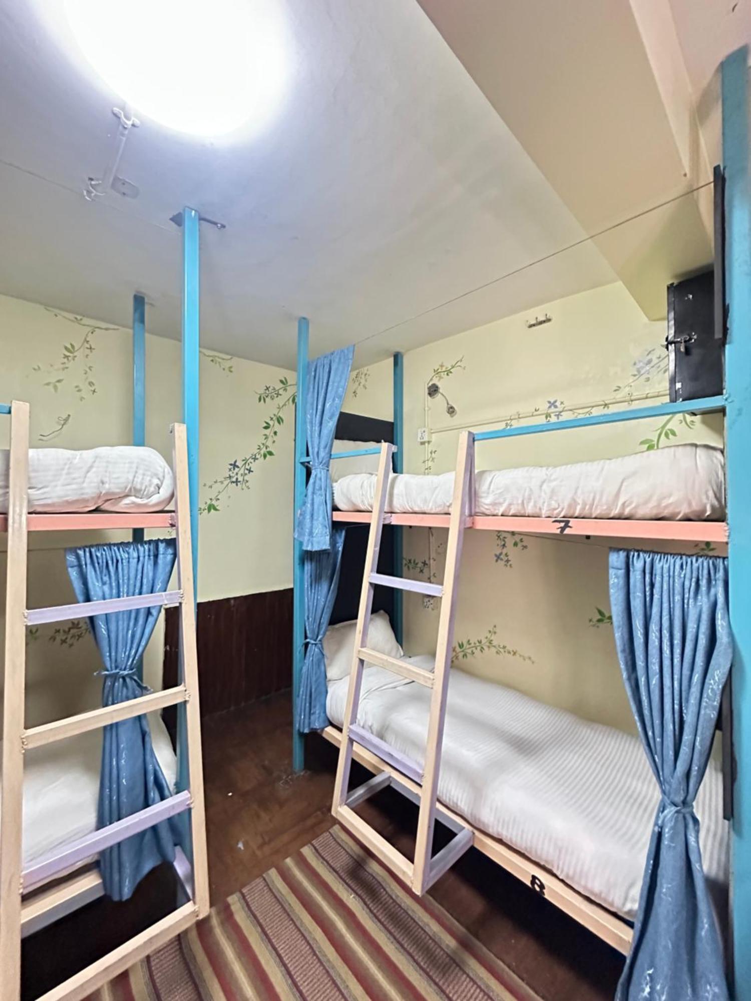 Yog Hostel Катманду Экстерьер фото