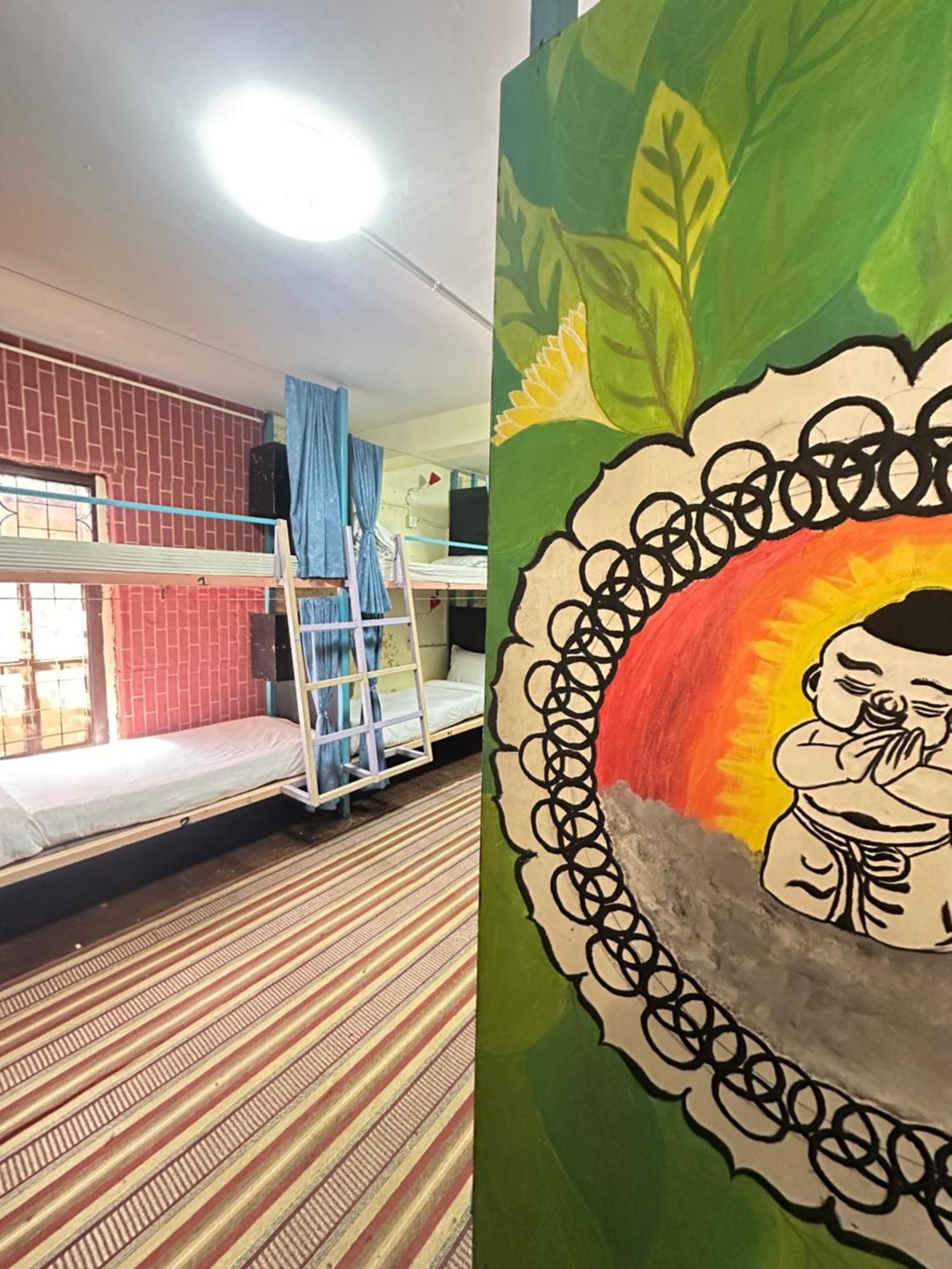 Yog Hostel Катманду Экстерьер фото