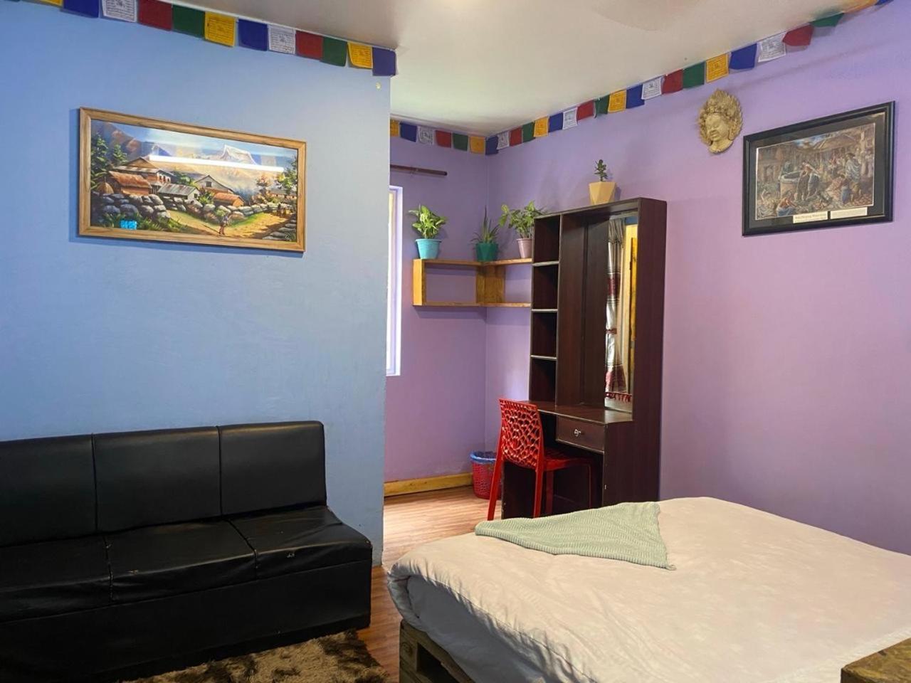 Yog Hostel Катманду Экстерьер фото